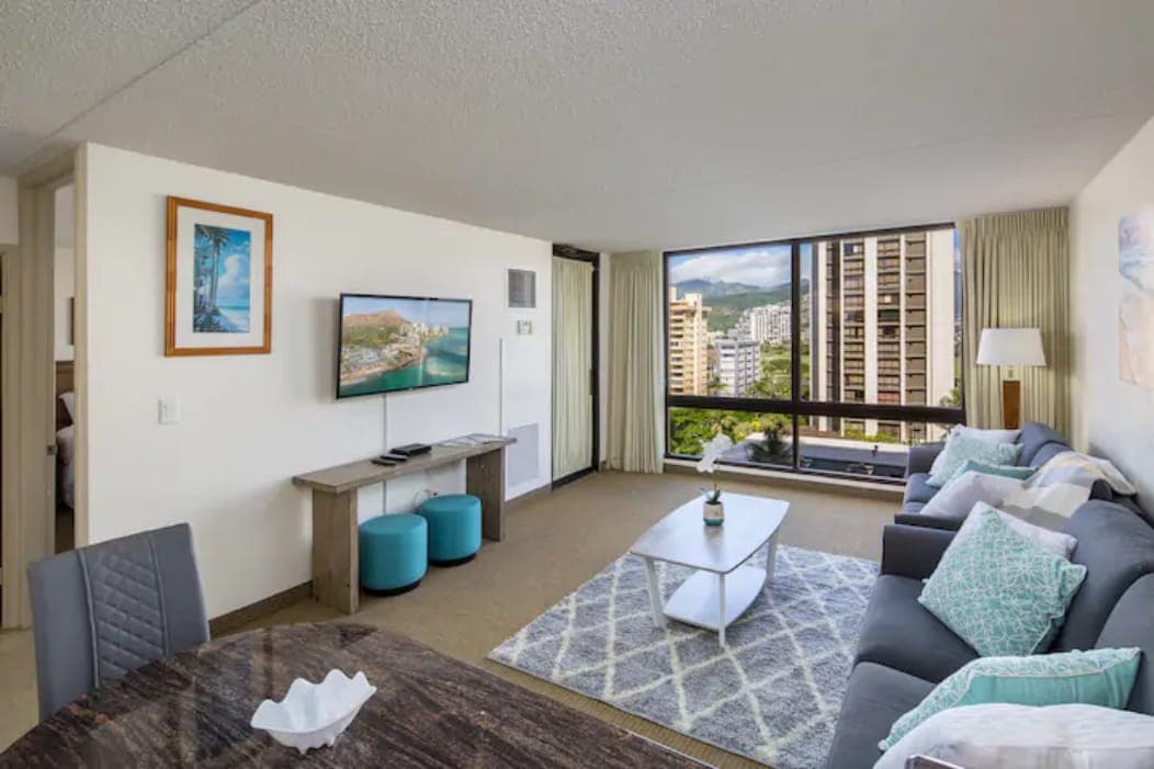 Condo in Honolulu · ★4.61 · 1 bedroom · 3 beds · 1 private bath - Photo 3