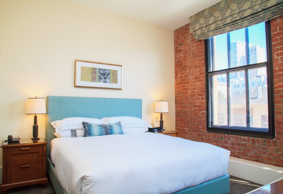 Ghirardelli Chocolate Factory Condo, 2 Valet Spots - Photo 3