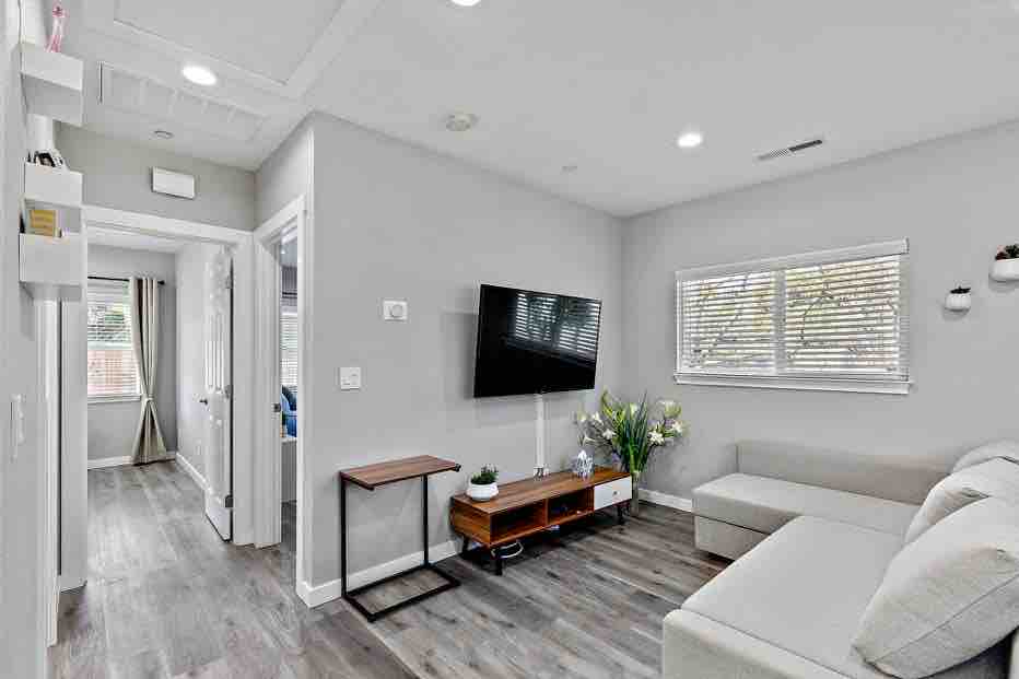Brand new house in Mountain View - Photo 3