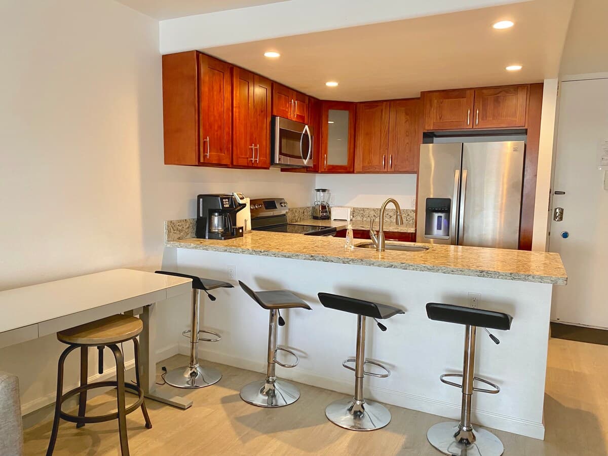 Condo in Honolulu · ★4.71 · 1 bedroom · 2 beds · 1 bath - Photo 4