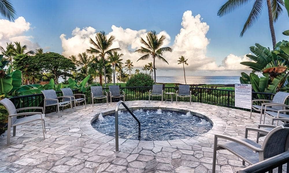 Condo in Kailua-Kona · ★4.5 · 2 bedrooms · 4 beds · 2 shared baths - Photo 3
