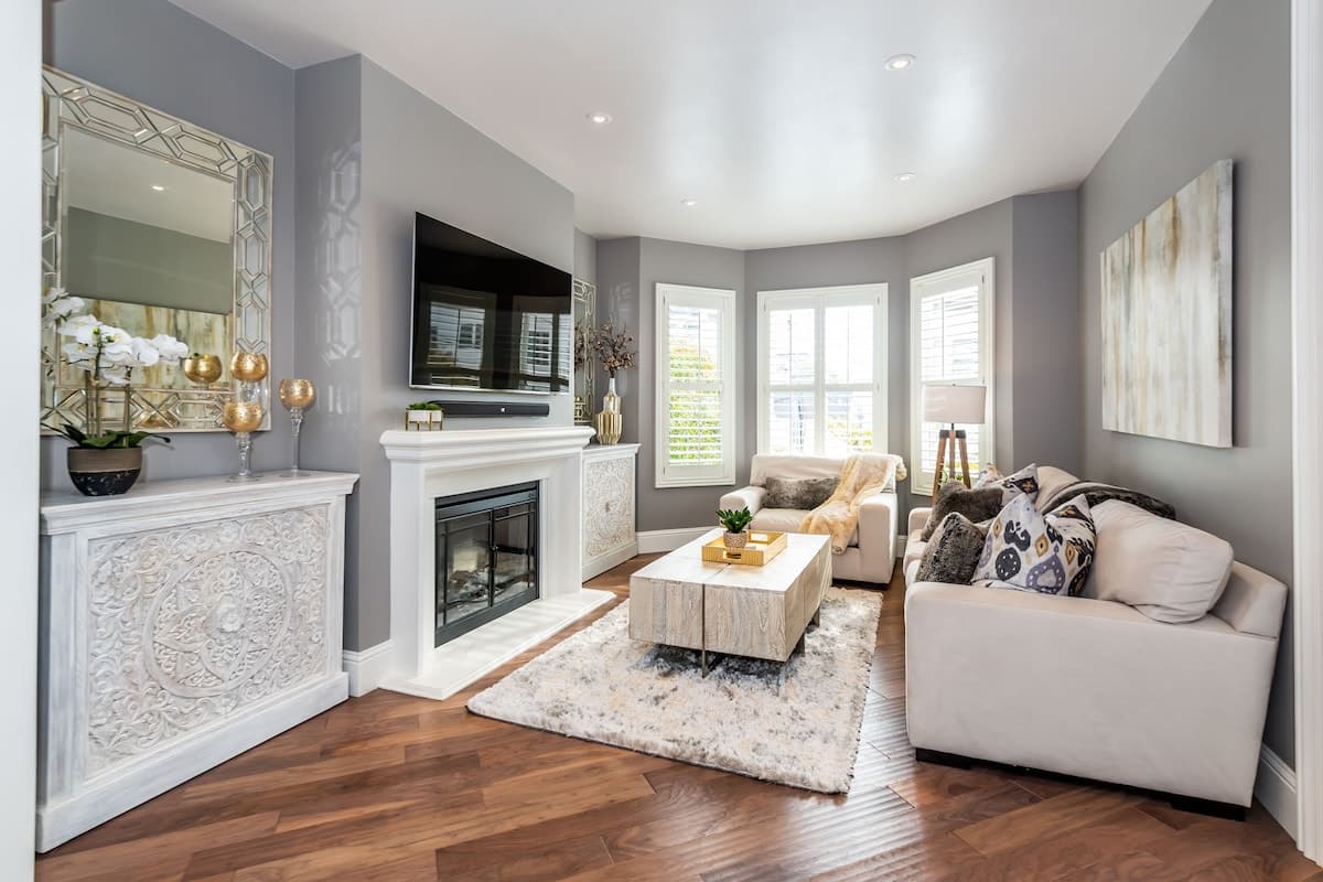 Edwardian 2BR with Chef's Kitchen & Marble Bath - Photo 1