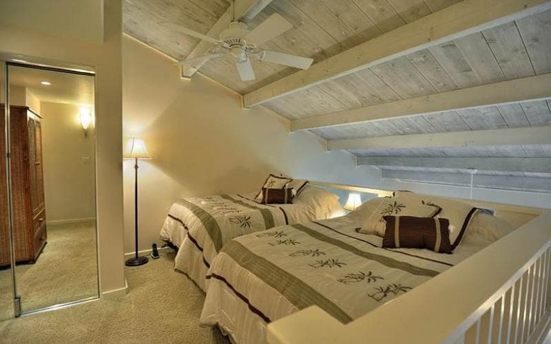 Condo in Lahaina · ★4.8 · 2 bedrooms · 3 beds · 2 baths - Photo 2