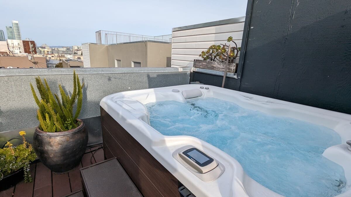 Private Rooftop Spa & Sauna, City Views - Photo 2
