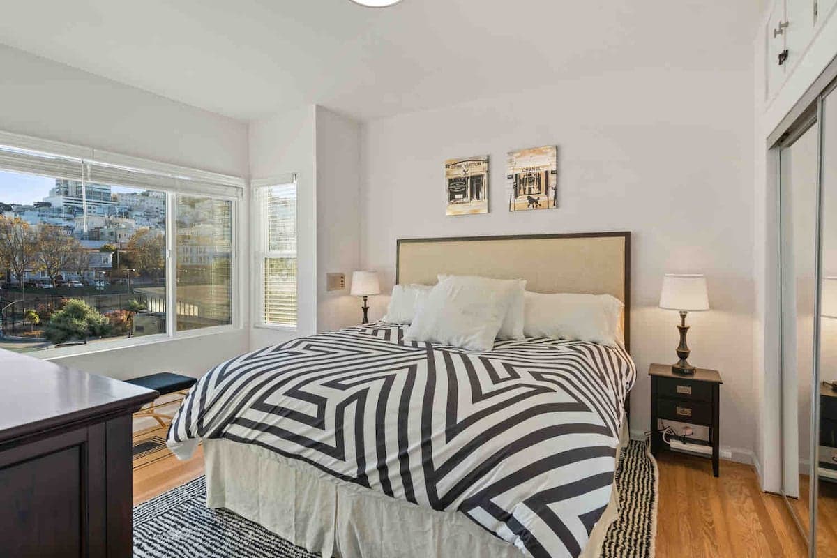 North Beach Condo with Skyline Views - Photo 3
