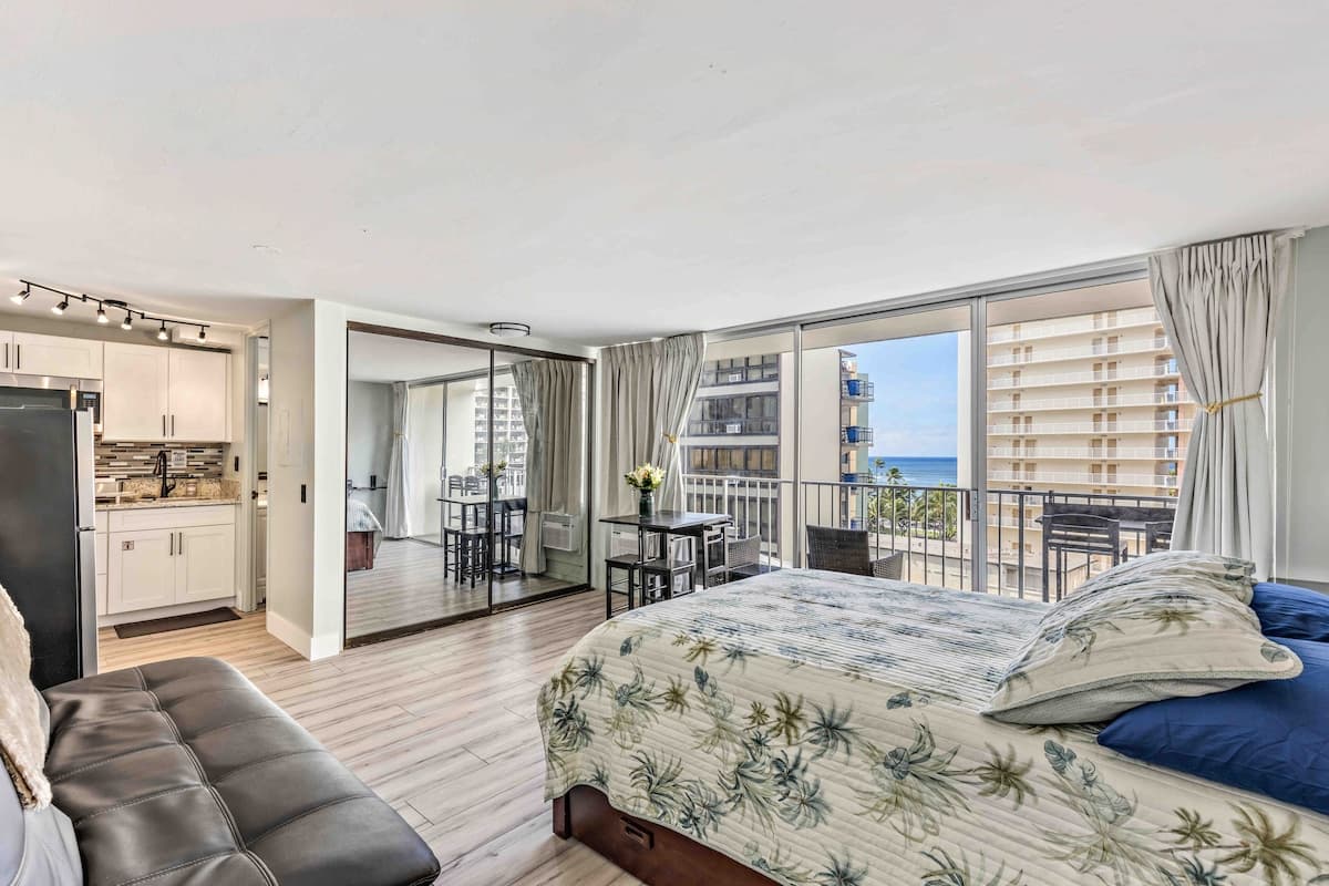 Condo in Honolulu · ★4.83 · Studio · 2 beds · 1 bath - Photo 1