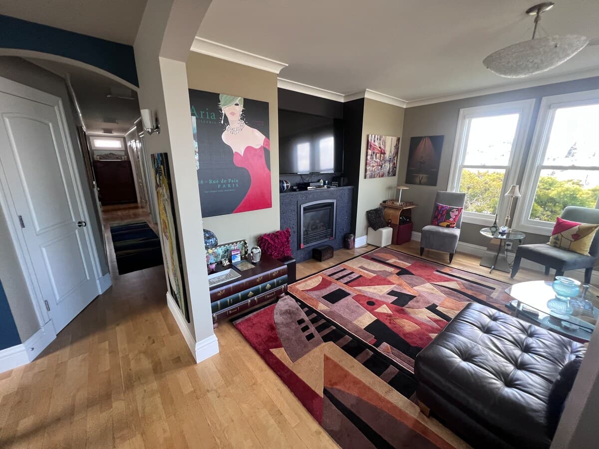 Private 2BR with 1000ft² Rooftop & 360 Views - Photo 3