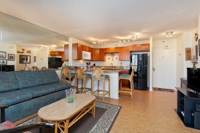 Condo in Honolulu · ★4.55 · 1 bedroom · 2 beds · 1 bath - Photo 2