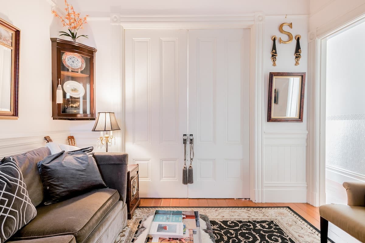 Elegant 4BR Home with Serene Backyard Oasis - Photo 2