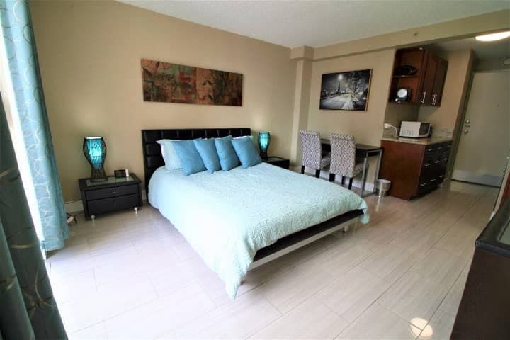 Condo in Honolulu · ★4.64 · Studio · 1 bed · 1 private bath - Photo 1