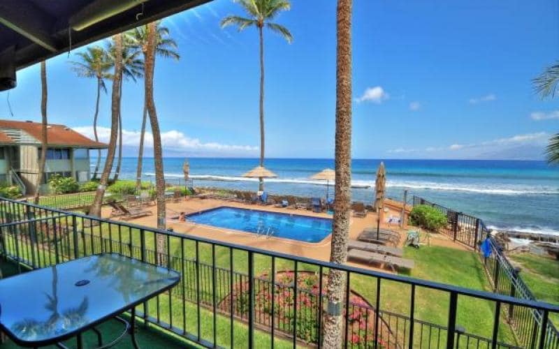 Condo in Lahaina · ★4.8 · 2 bedrooms · 3 beds · 2 baths - Photo 3