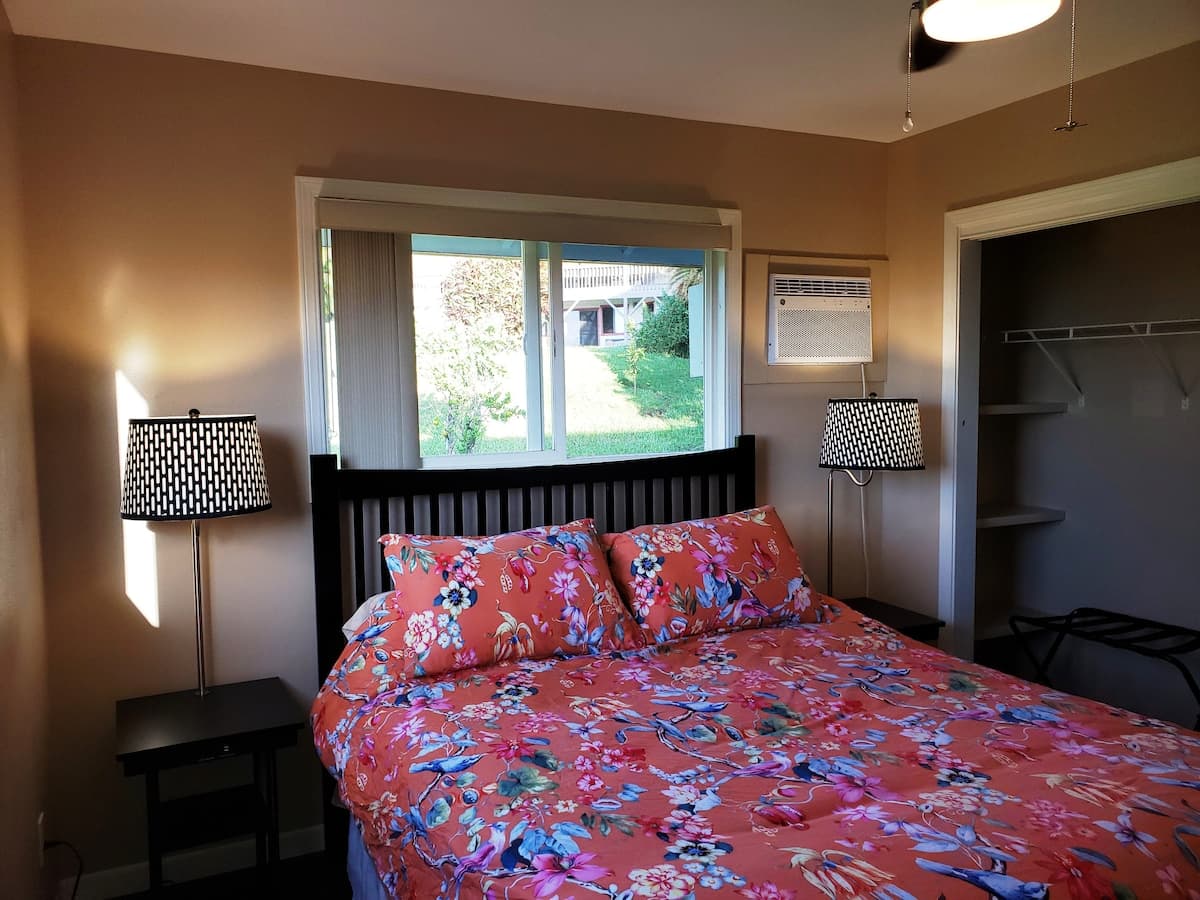 Private Country Cottage, Ocean View, A/C, Hana Hwy - Photo 1