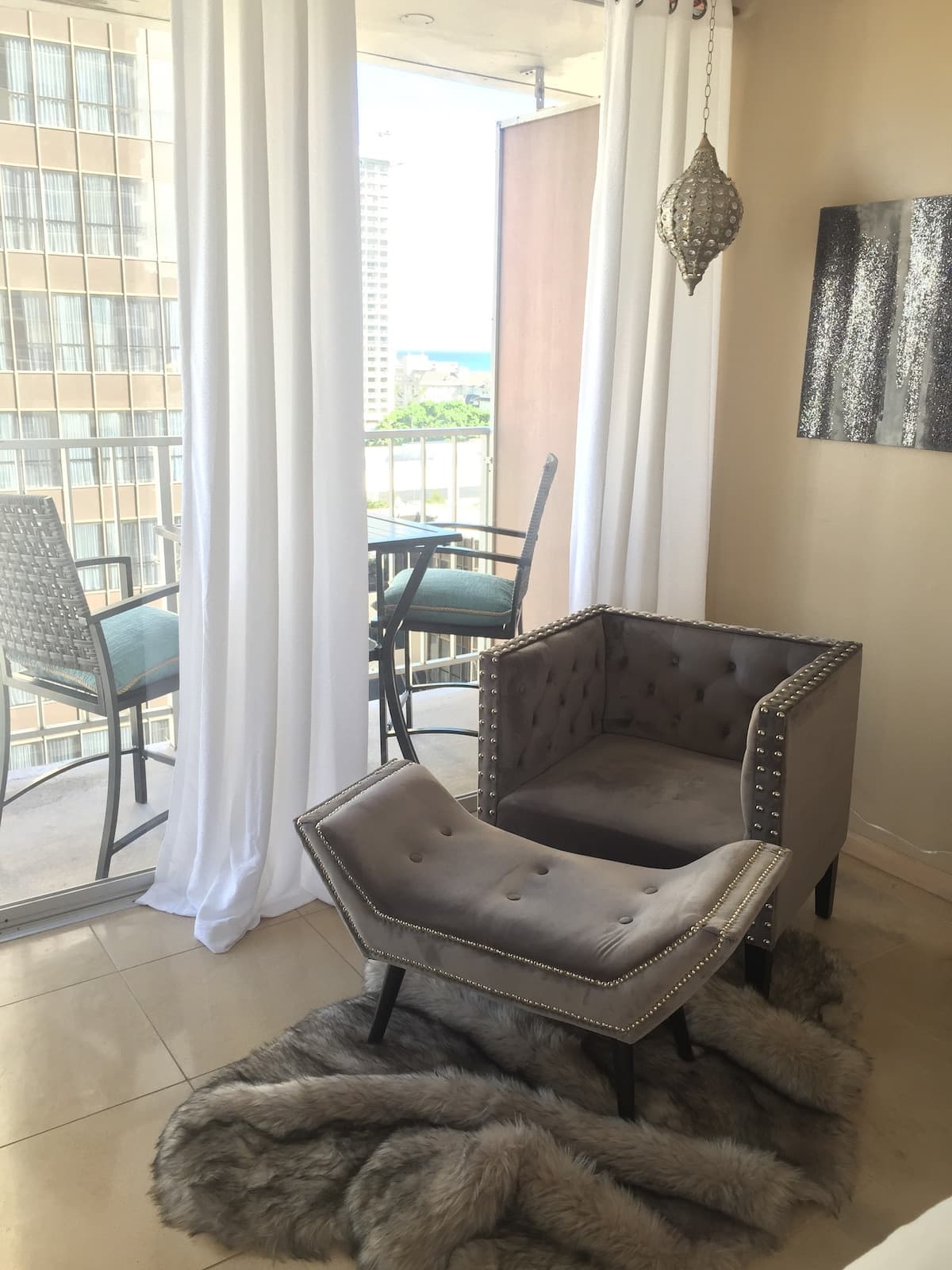 Condo in Honolulu · ★4.79 · Studio · 1 bed · 1 shared bath - Photo 1