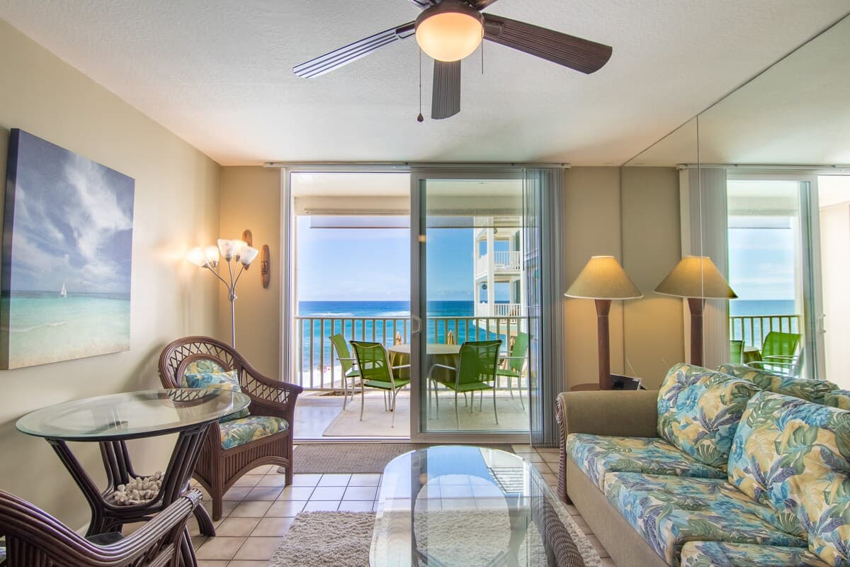 Condo in Kailua-Kona · ★4.47 · 1 bedroom · 2 beds · 1 private bath - Photo 4