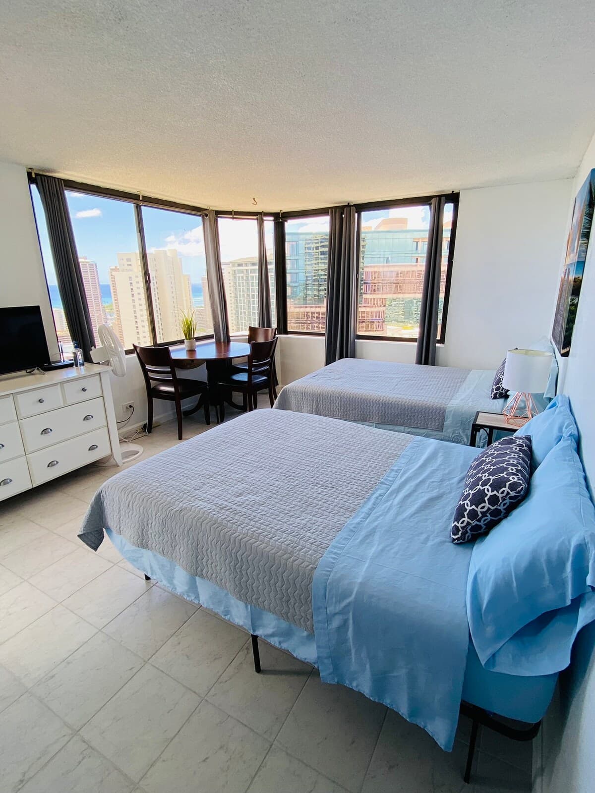 Condo in Honolulu · ★4.58 · 2 bedrooms · 3 beds · 2 baths - Photo 2