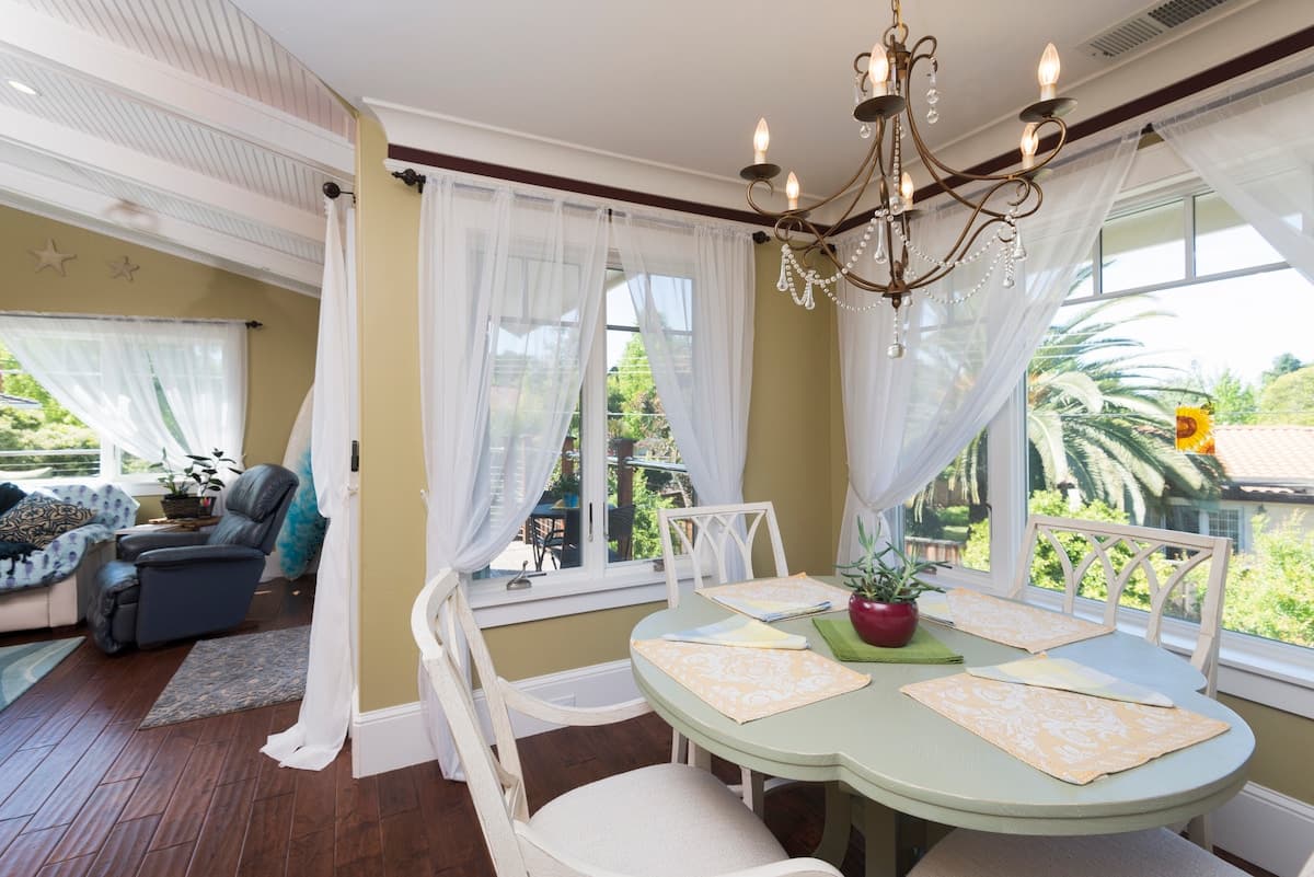 Urban Treehouse Romantic Retreat with Pool - Photo 2
