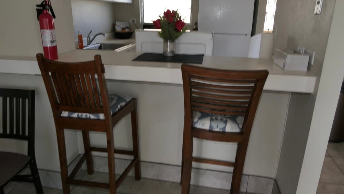 Condo in Honolulu · ★4.71 · 2 bedrooms · 1 private bath - Photo 5
