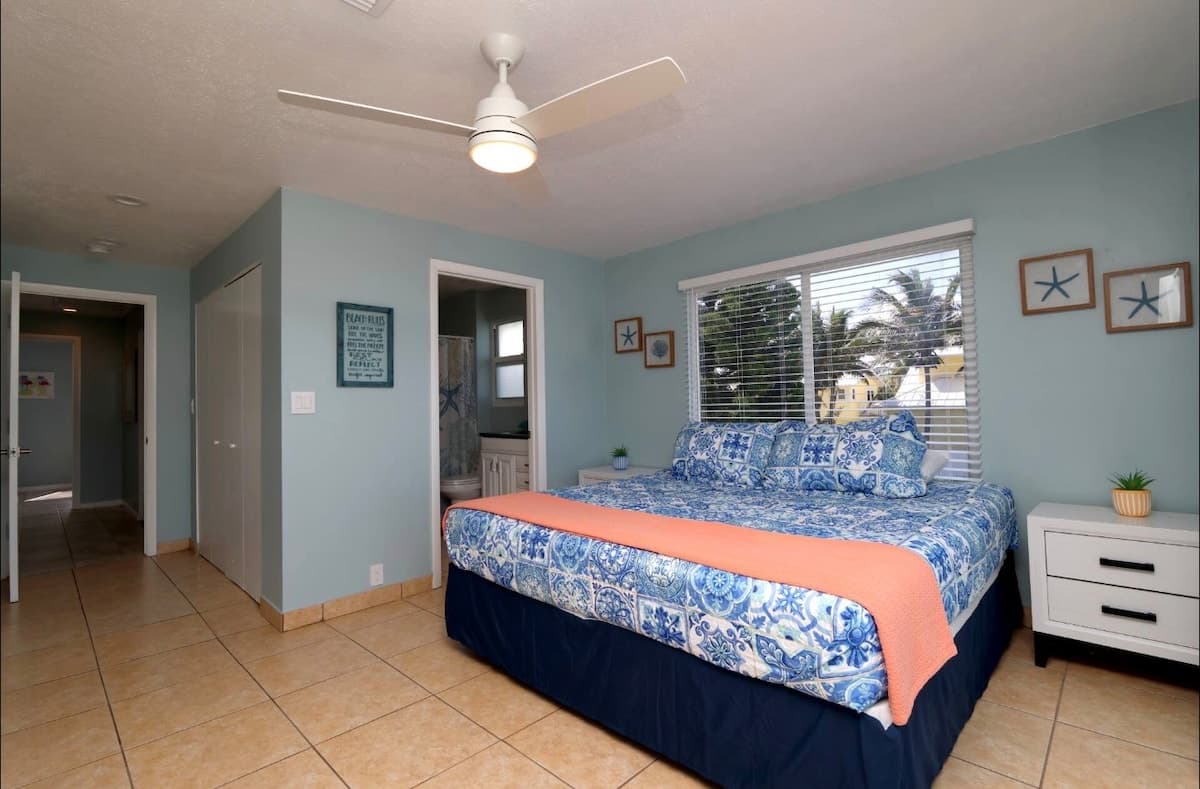 Home in Haleiwa · ★4.68 · 3 bedrooms · 5 beds · 3 private baths - Photo 1