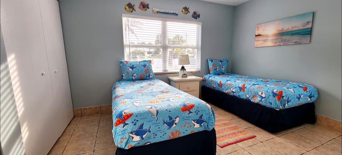Home in Haleiwa · ★4.68 · 3 bedrooms · 5 beds · 3 private baths - Photo 2