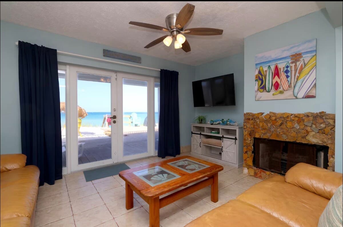 Home in Haleiwa · ★4.68 · 3 bedrooms · 5 beds · 3 private baths - Photo 4