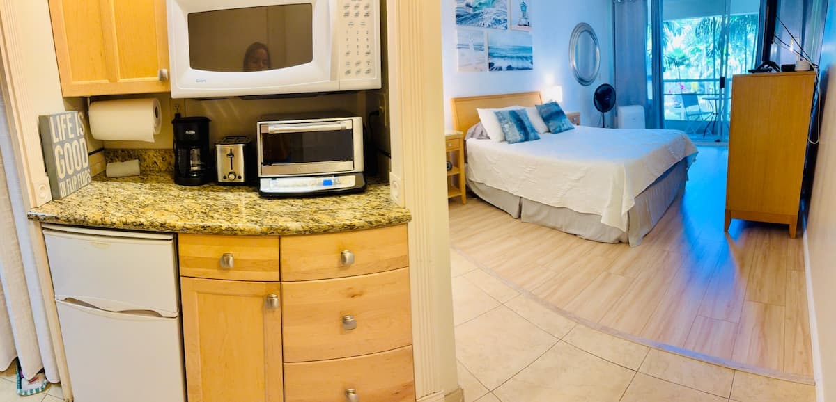 Condo in Kihei · ★4.72 · Studio · 1 bed · 1 bath - Photo 1