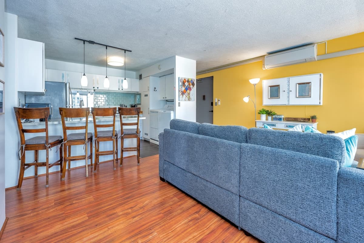 Condo in Honolulu · ★4.86 · 2 bedrooms · 3 beds · 2 private baths - Photo 2