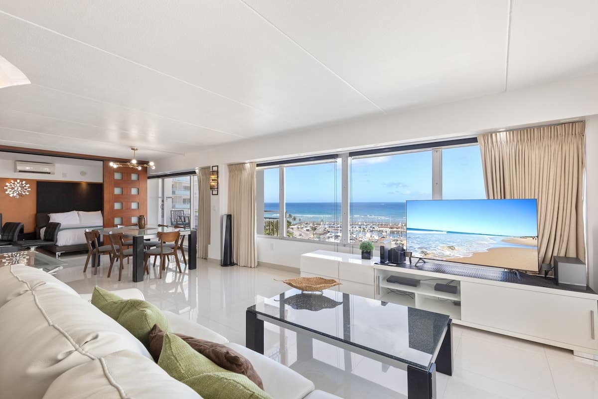 Ocean View 2 Bedroom/2 Bath Condo at Ilikai Resort - Photo 3