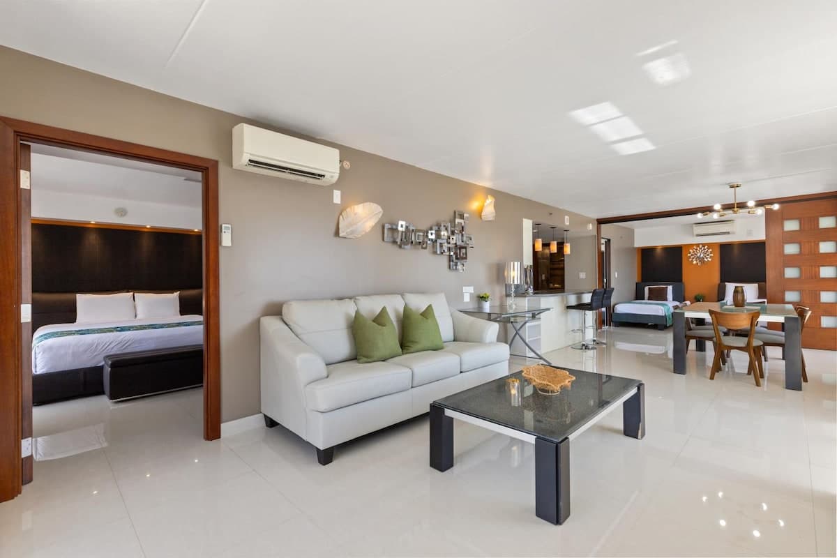 Ocean View 2 Bedroom/2 Bath Condo at Ilikai Resort - Photo 4