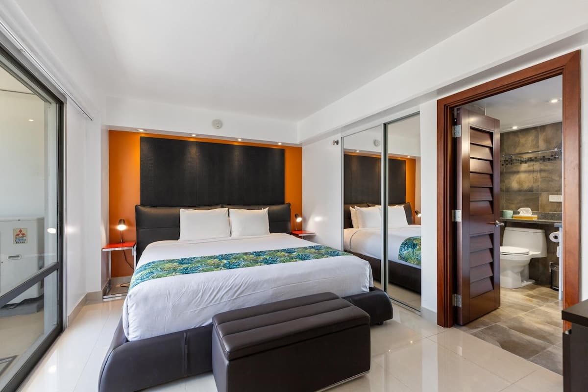 Ocean View 2 Bedroom/2 Bath Condo at Ilikai Resort - Photo 1