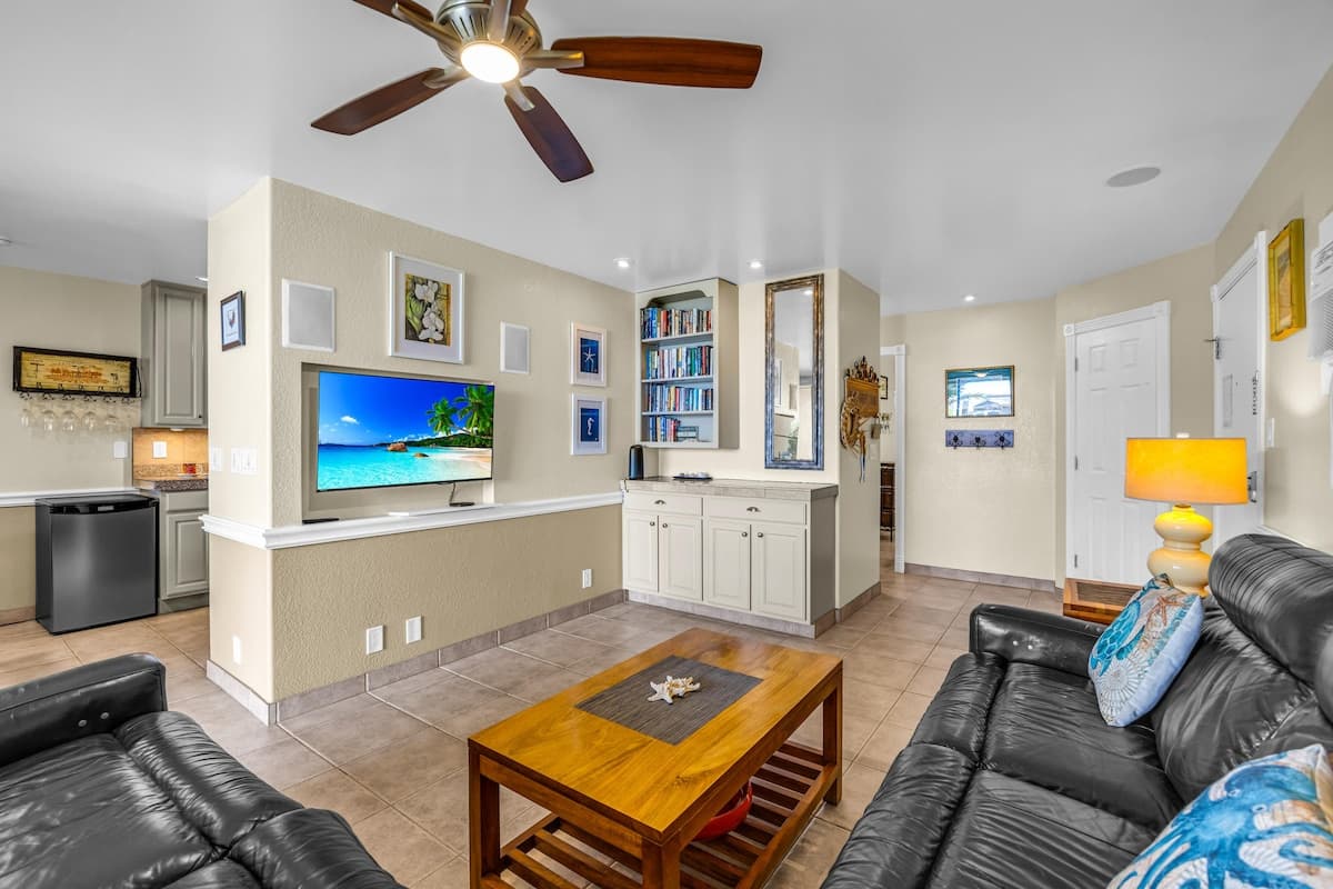 Condo in Kihei · ★4.83 · 2 bedrooms · 3 beds · 1 bath - Photo 3