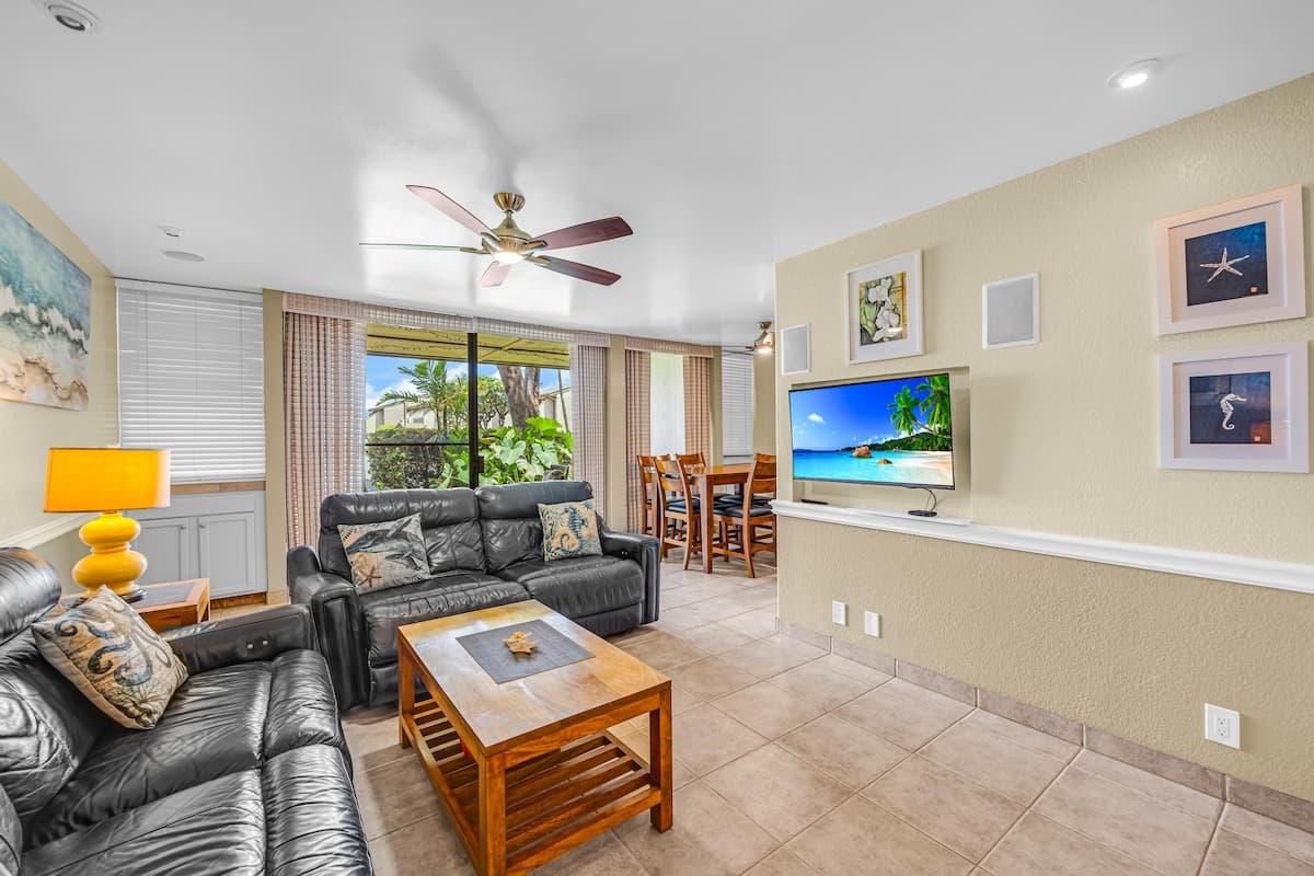 Condo in Kihei · ★4.83 · 2 bedrooms · 3 beds · 1 bath - Photo 2