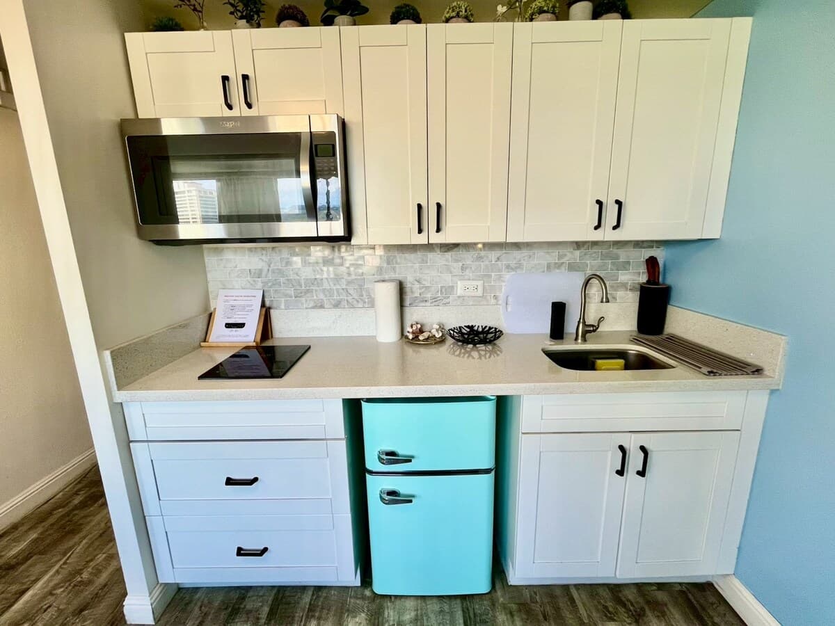Condo in Honolulu · ★4.77 · 1 bedroom · 1 bed · 1 private bath - Photo 4