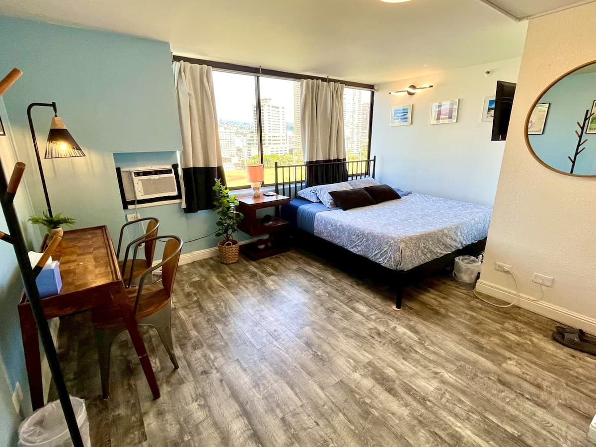 Condo in Honolulu · ★4.77 · 1 bedroom · 1 bed · 1 private bath - Photo 1