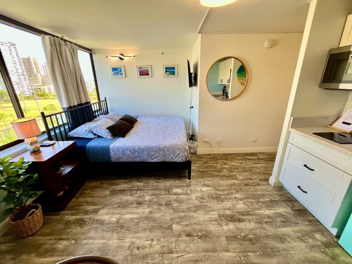 Condo in Honolulu · ★4.77 · 1 bedroom · 1 bed · 1 private bath - Photo 5