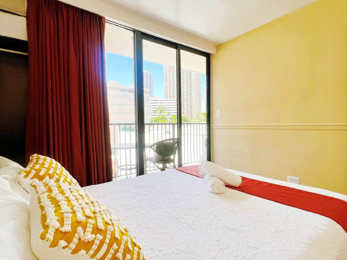 Welcoming Waikiki Legal Apt 3b+2b, 1 Free parking - Photo 2