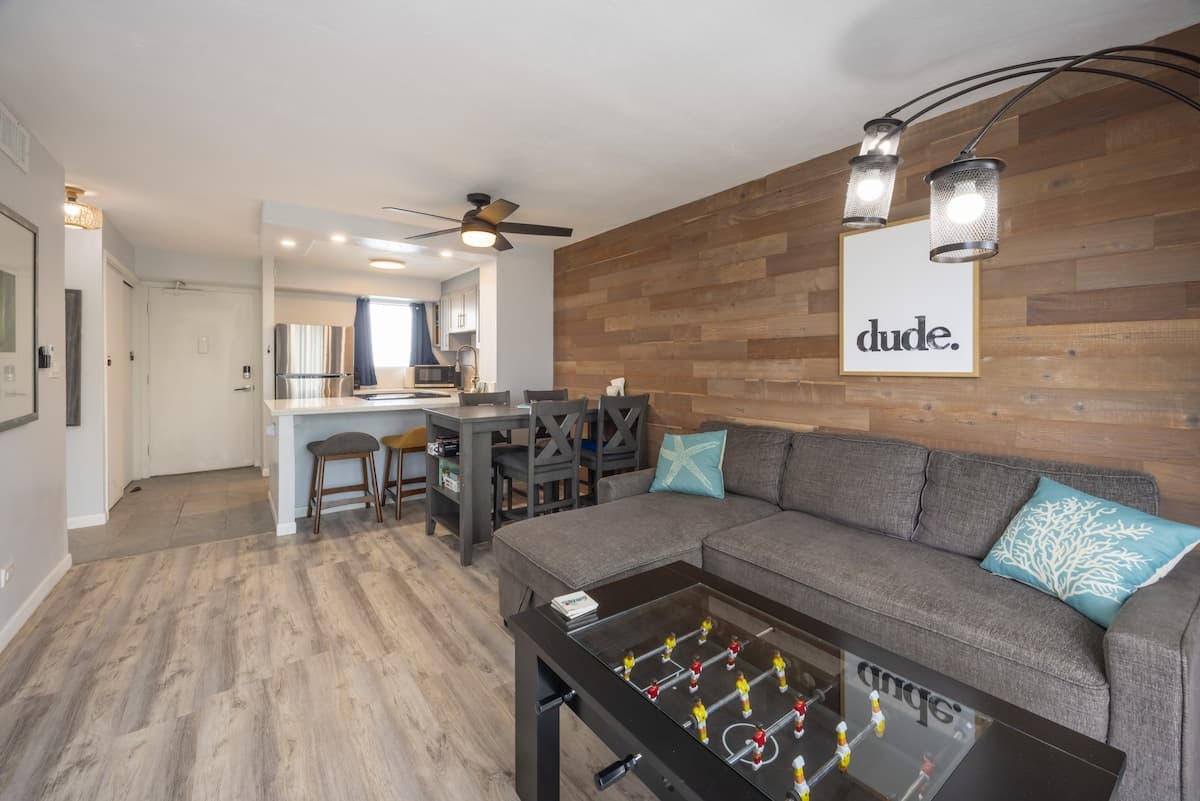 Condo in Honolulu · ★4.9 · 2 bedrooms · 4 beds · 1 private bath - Photo 5