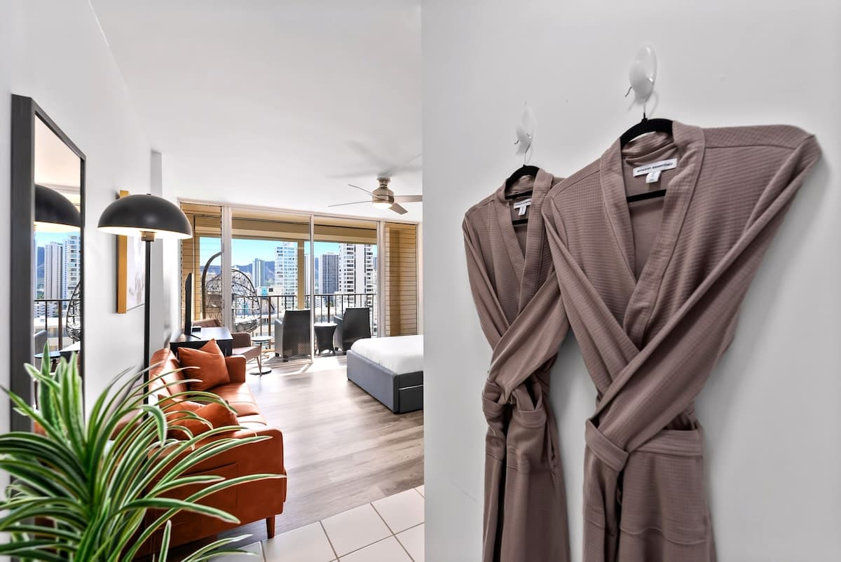 Pau + Parking + W/D + Sleeps Up To 3 Guests! - Photo 3