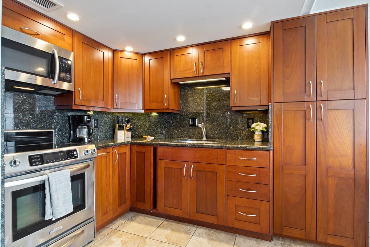 Condo in Honolulu · ★4.51 · Studio · 3 beds · 1 private bath - Photo 5