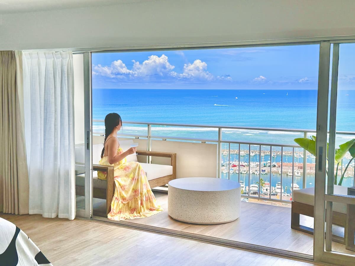 Condo in Honolulu · ★4.97 · 1 bedroom · 2 beds · 1 shared bath - Photo 2