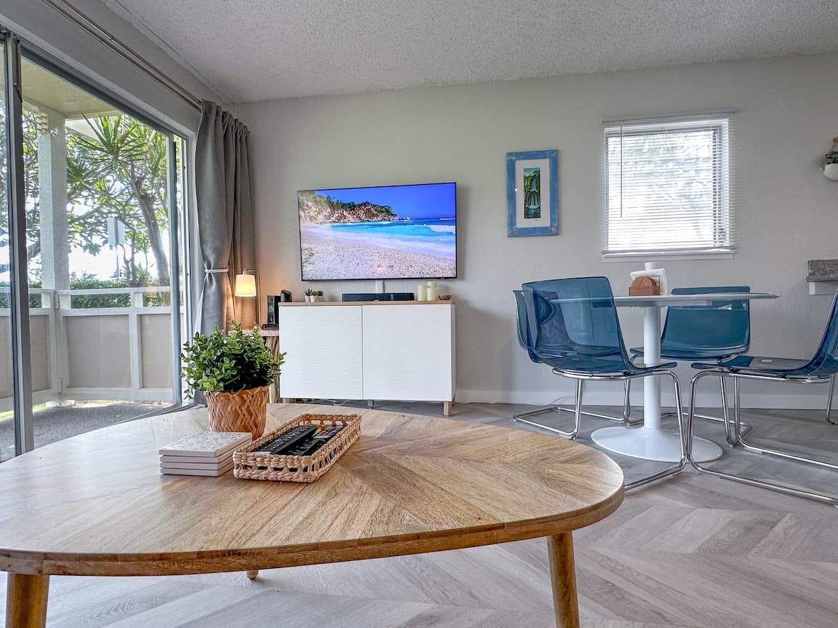 Renovated 1BR Coconut Coast Getaway w/ A/C - Photo 4
