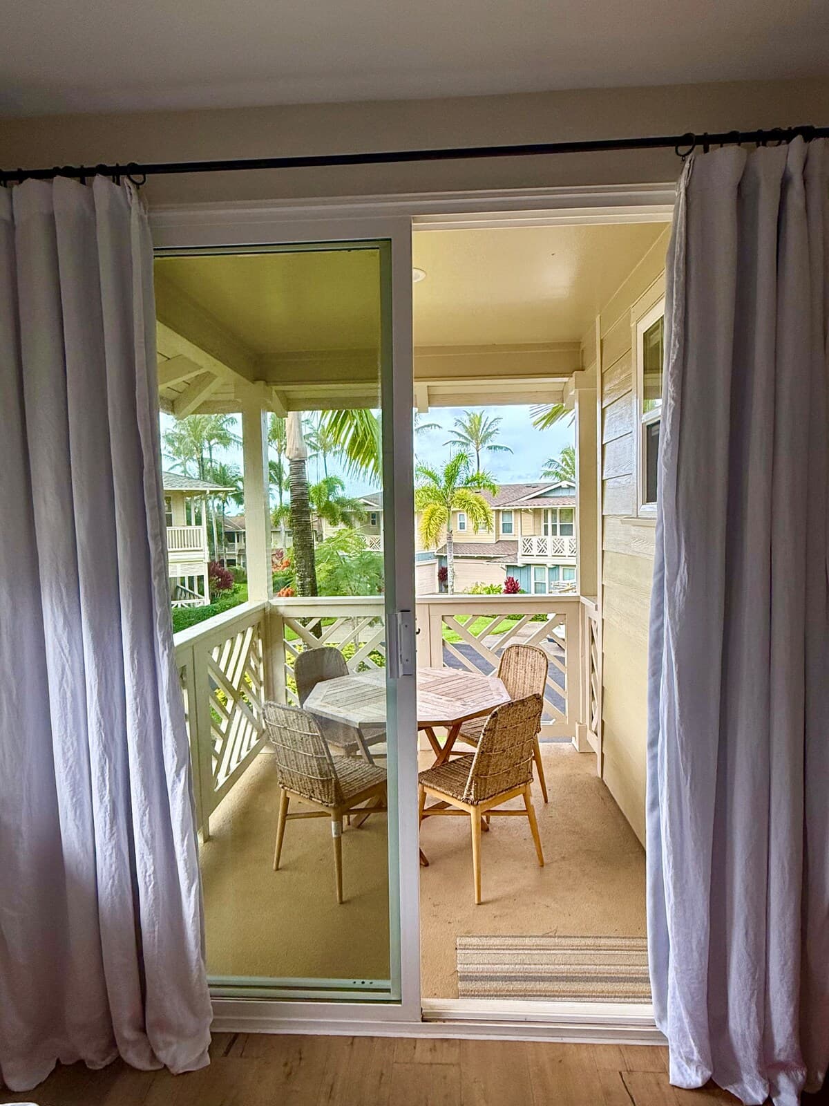 Townhouse in Princeville · ★5.0 · 1 bedroom · 2 beds · 1 shared bath - Photo 4