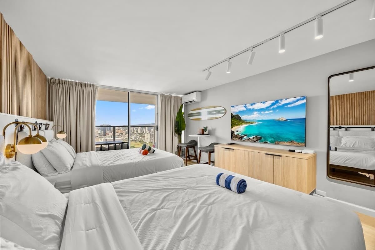 40F-Stunning High-FL Studio w/Ocean & City Views - Photo 4