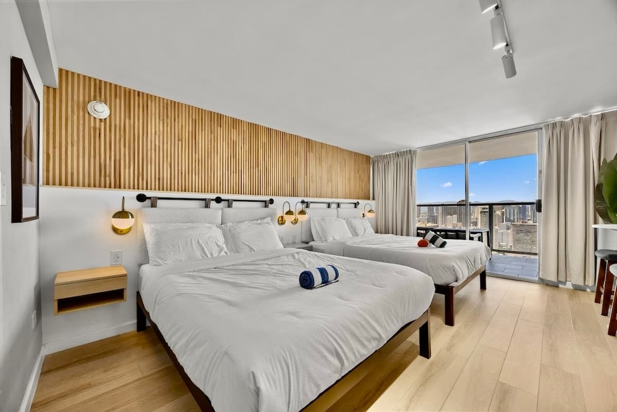 40F-Stunning High-FL Studio w/Ocean & City Views - Photo 1
