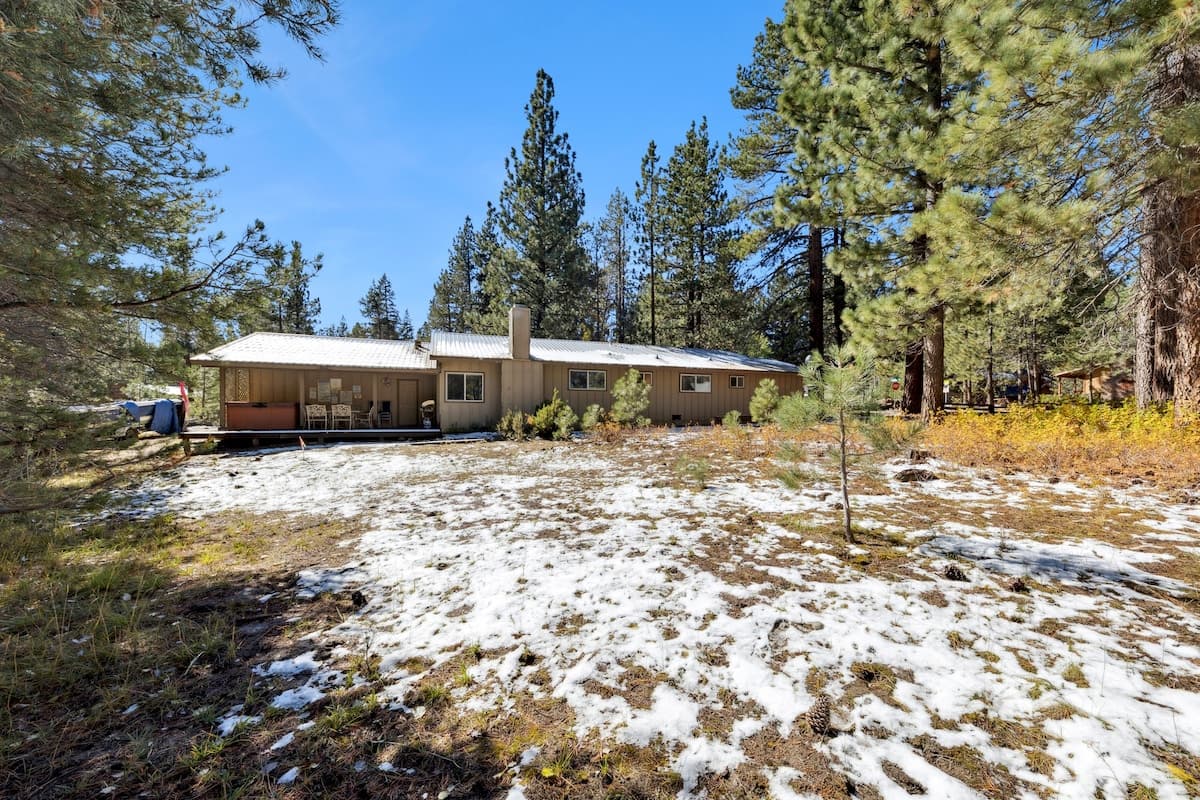 Single-Story 5BR with Hot Tub, 1 Mi to Lake - Photo 5