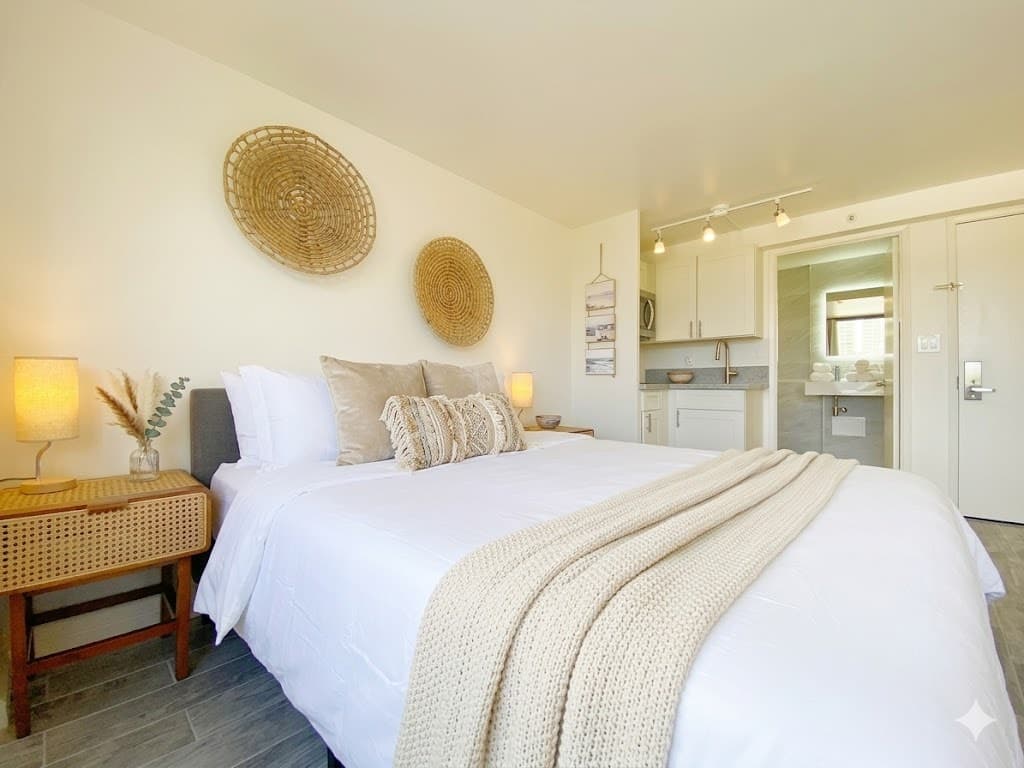 Great Waikiki Canal View - Modern Cozy Studio 8 - Photo 4