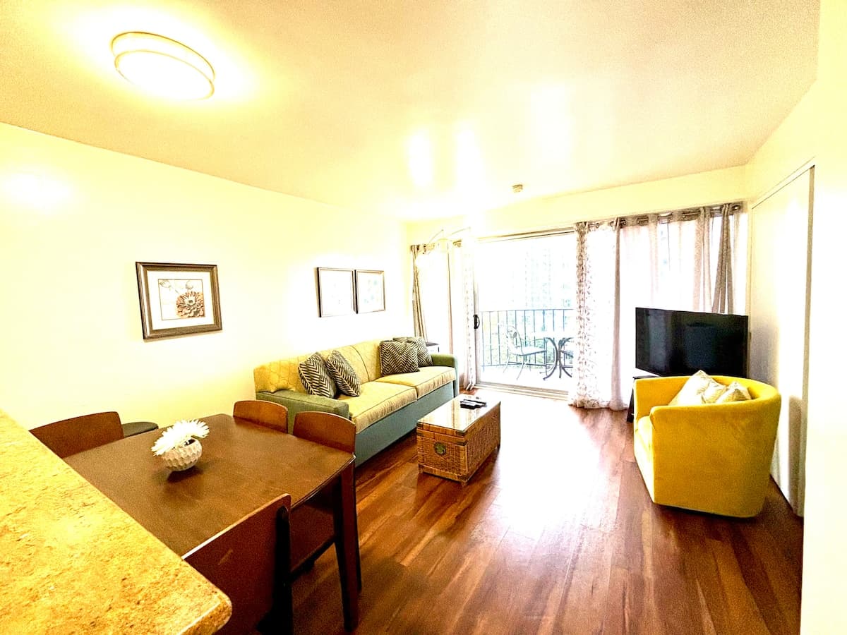 Royal Aloha Waikiki 2 bedroom/Parking/Kitchen 907 - Photo 3