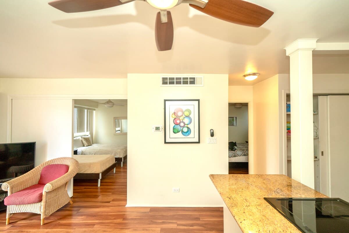 Royal Aloha Waikiki 2 bedroom/Parking/Kitchen 907 - Photo 4