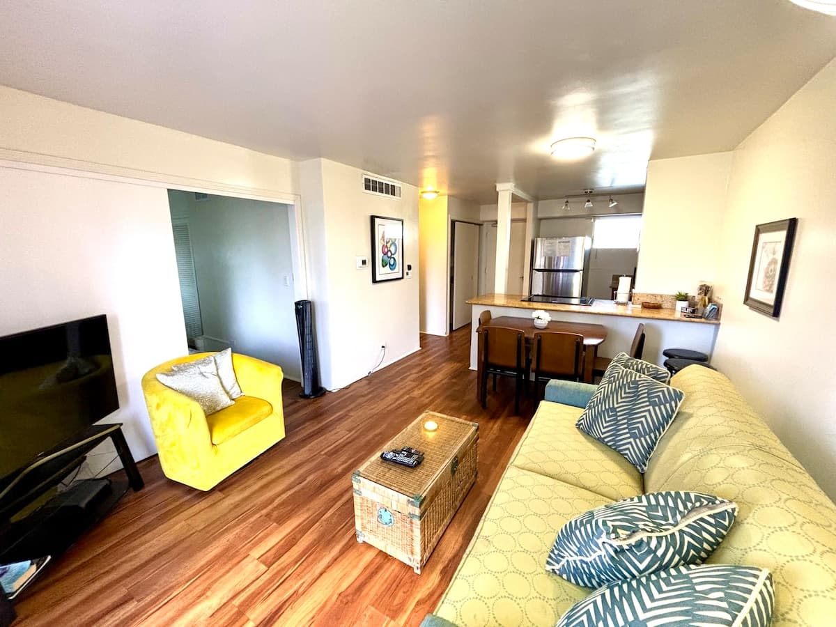 Royal Aloha Waikiki 2 bedroom/Parking/Kitchen 907 - Photo 2