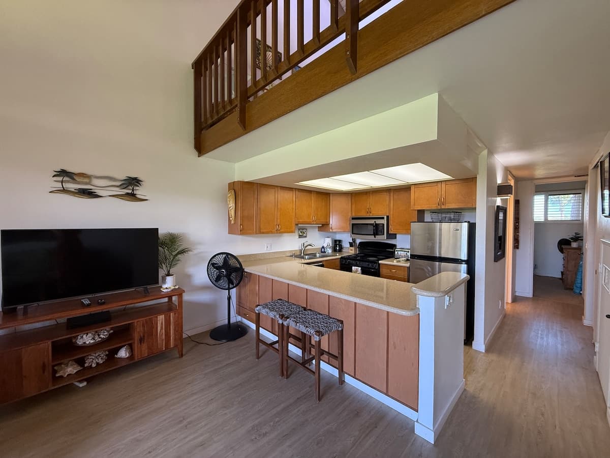 Condo in Kihei · ★4.9 · 2 bedrooms · 2 beds · 2 private baths - Photo 4