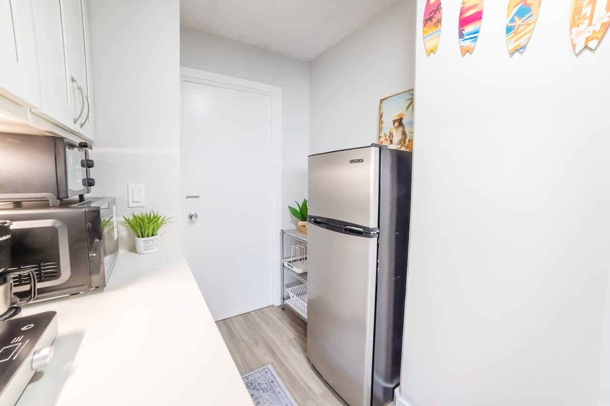 Condo in Honolulu · ★4.8 · 1 bedroom · 2 beds · 1 private bath - Photo 4